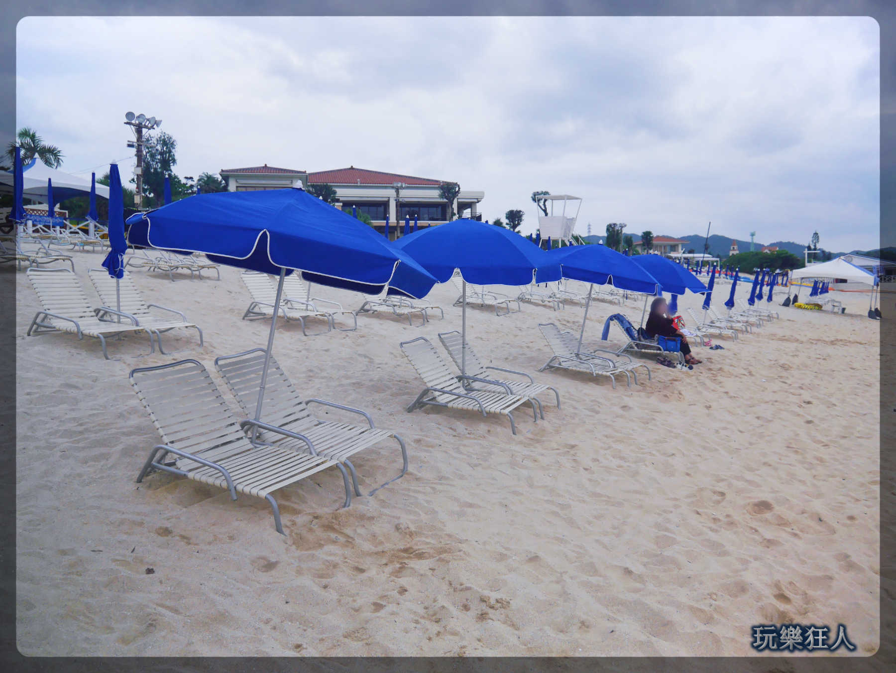 『ANA萬座海濱洲際酒店』海灘-躺椅＆遮陽傘