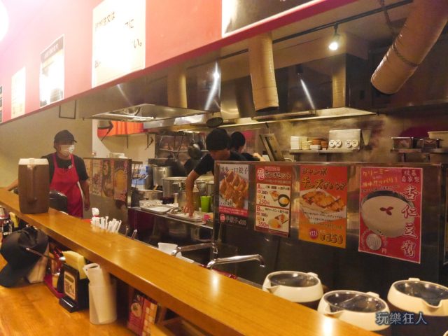 『暖暮拉麵』名護店- 廚房