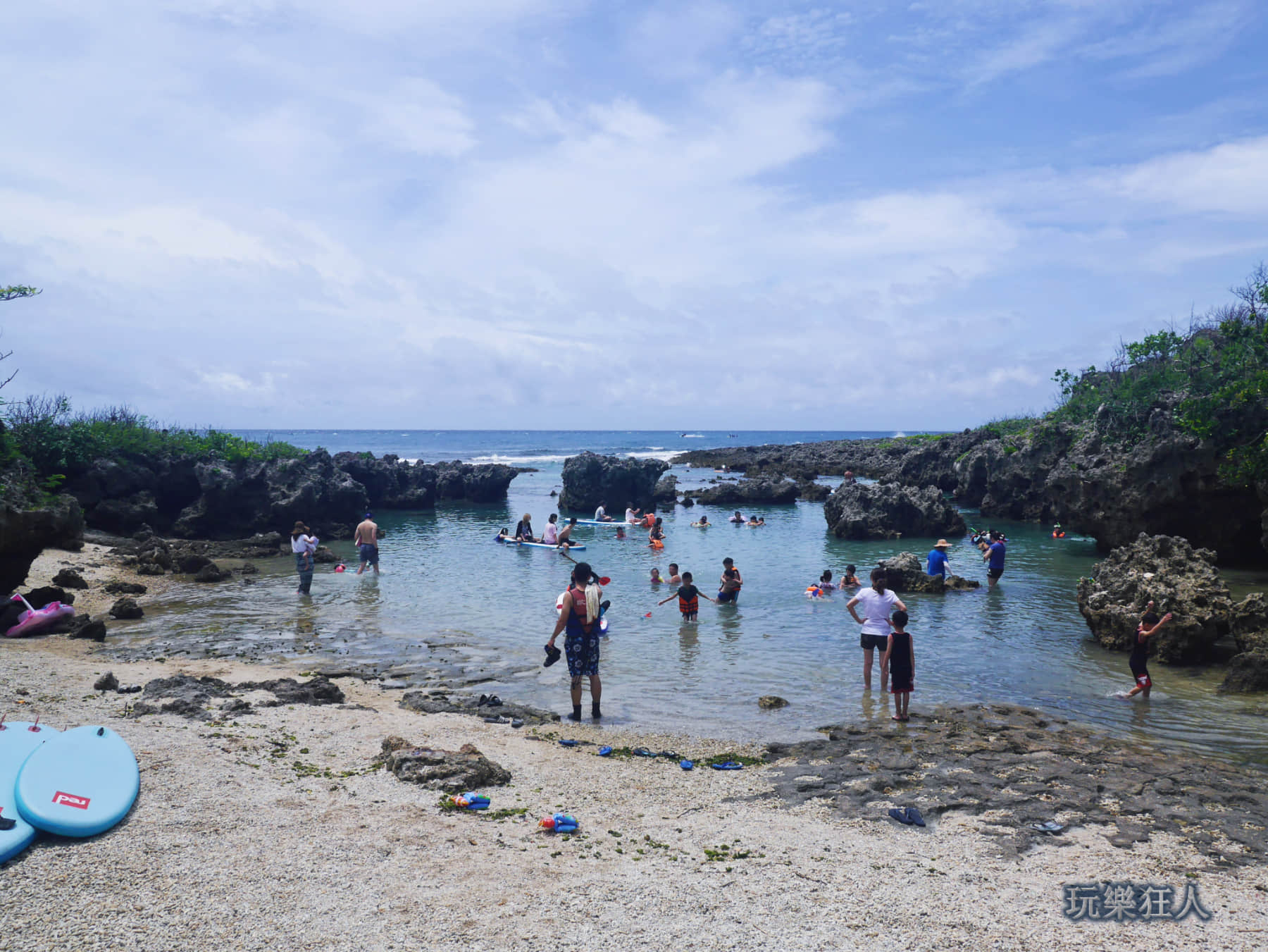 「小巴里島岩」礁岩戲水區