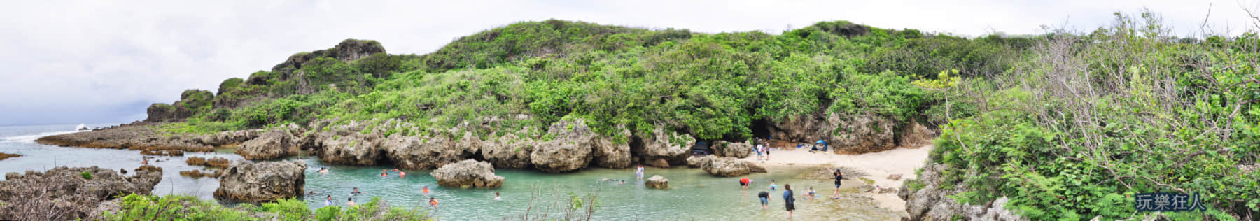 「小巴里島岩」礁岩戲水區環景
